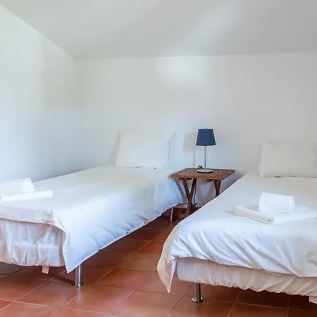 Aroeira, Private Pool, Space For 8 Guests 빌라 *
