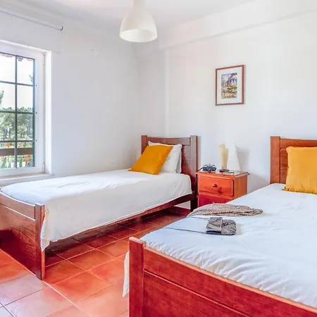 Aroeira, Private Pool, Space For 8 Guests 빌라 세투발