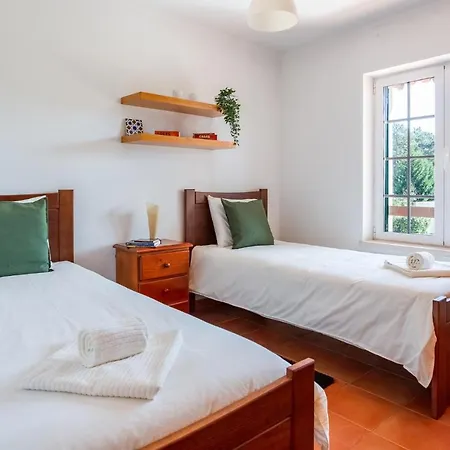 Aroeira, Private Pool, Space For 8 Guests 세투발