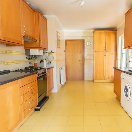 Aroeira, Private Pool, Space For 8 Guests 빌라