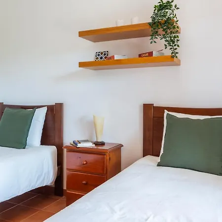 Aroeira, Private Pool, Space For 8 Guests *
