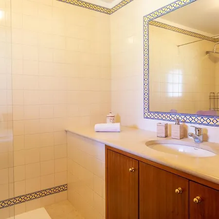 Aroeira, Private Pool, Space For 8 Guests * 세투발