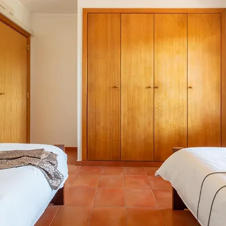 빌라 Aroeira, Private Pool, Space For 8 Guests