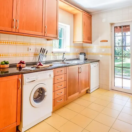 Aroeira, Private Pool, Space For 8 Guests 빌라