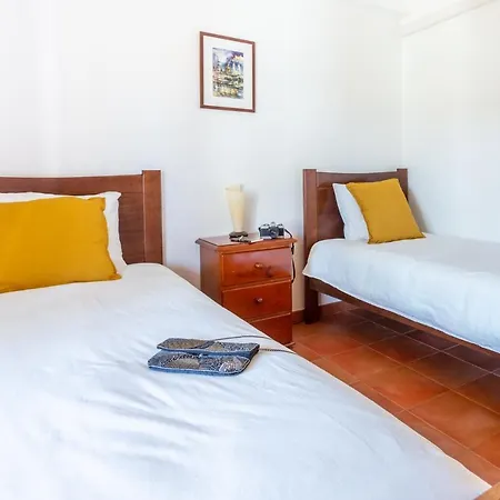 Aroeira, Private Pool, Space For 8 Guests 빌라